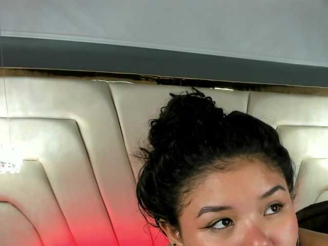 Annie-Pleasure live cam on BongaCams