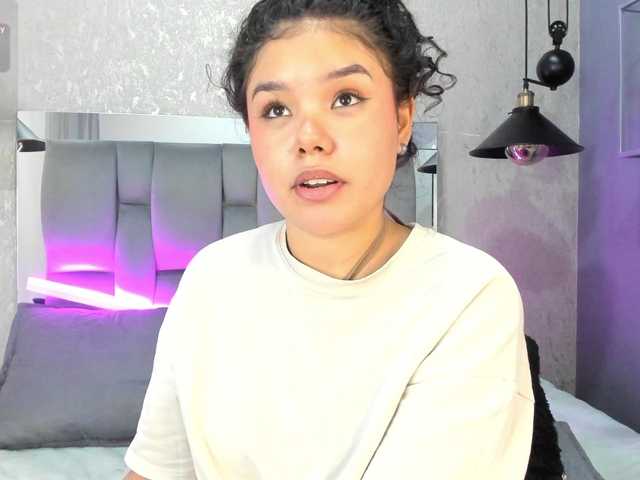 Annie-Pleasure live webcam show