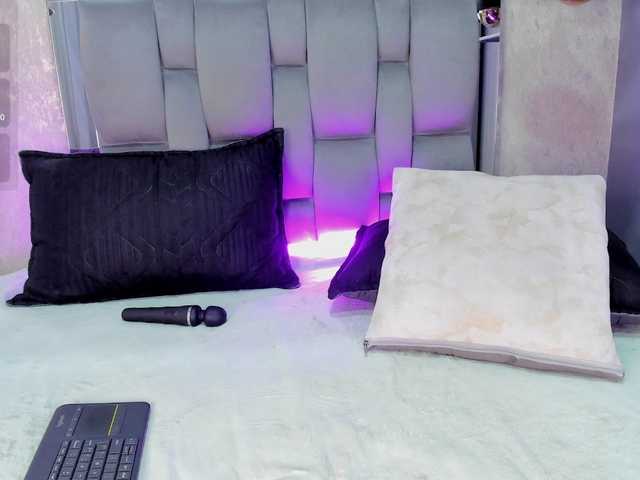 Annie-Pleasure live cam on BongaCams