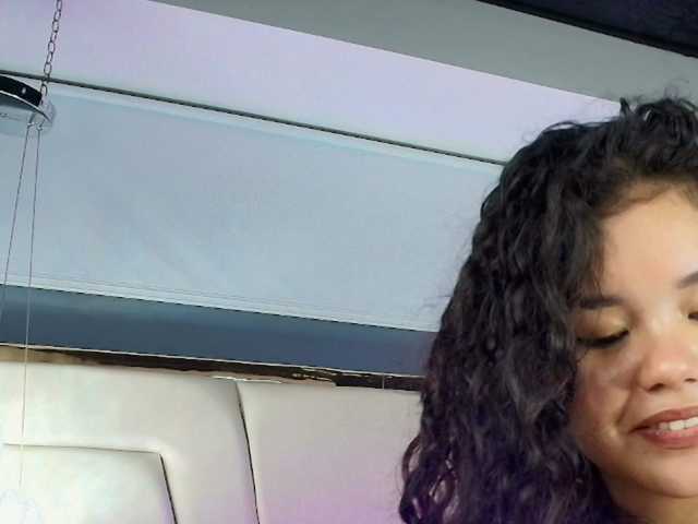 Annie-Pleasure live cam on BongaCams