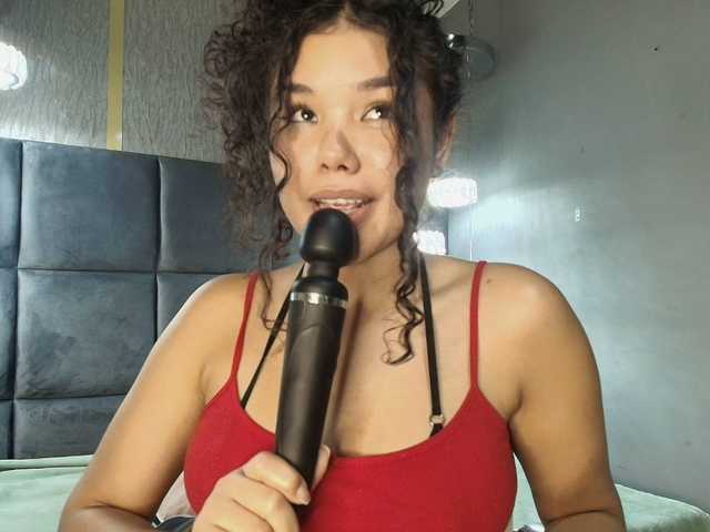 Annie-Pleasure live cam on BongaCams