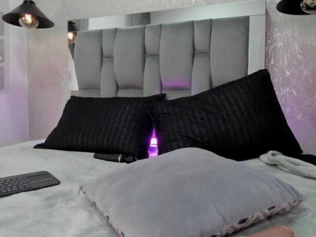 Annie-Pleasure live cam on BongaCams