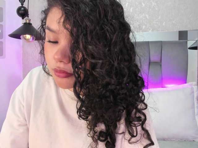 Annie-Pleasure live cam on BongaCams
