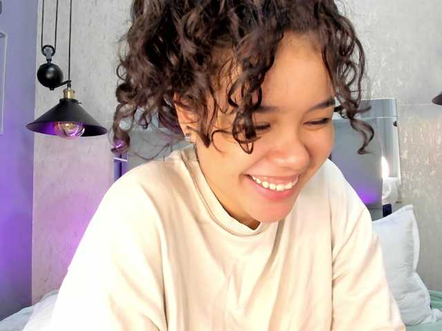 Annie-Pleasure live cam on BongaCams