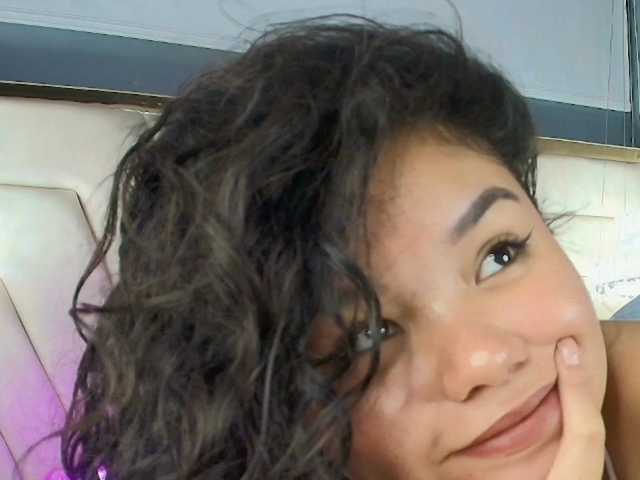 Annie-Pleasure live cam on BongaCams