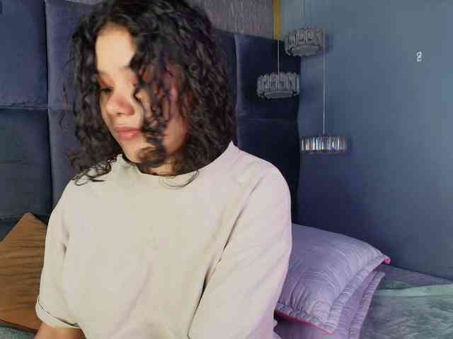 Annie-Pleasure webcam