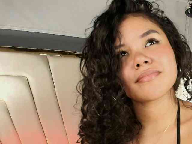 Annie-Pleasure webcam