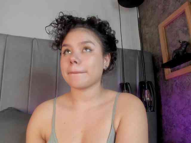 Annie-Pleasure webcam