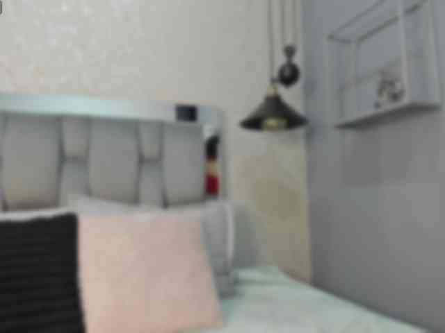 Annie-Pleasure webcam