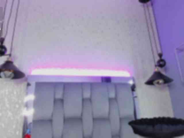 Annie-Pleasure webcam