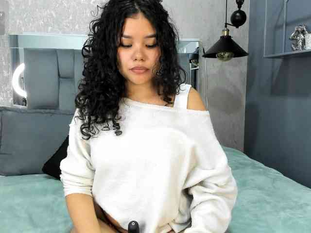 Annie-Pleasure webcam