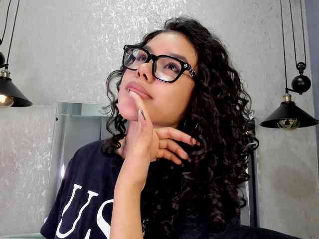 Annie-Pleasure webcam