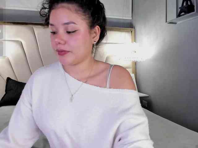 Annie-Pleasure webcam
