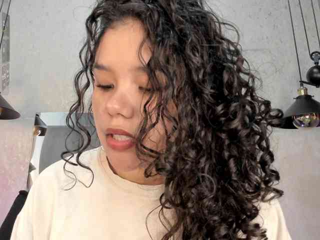Annie-Pleasure webcam