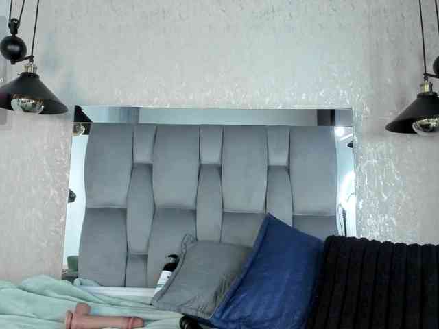 Annie-Pleasure webcam