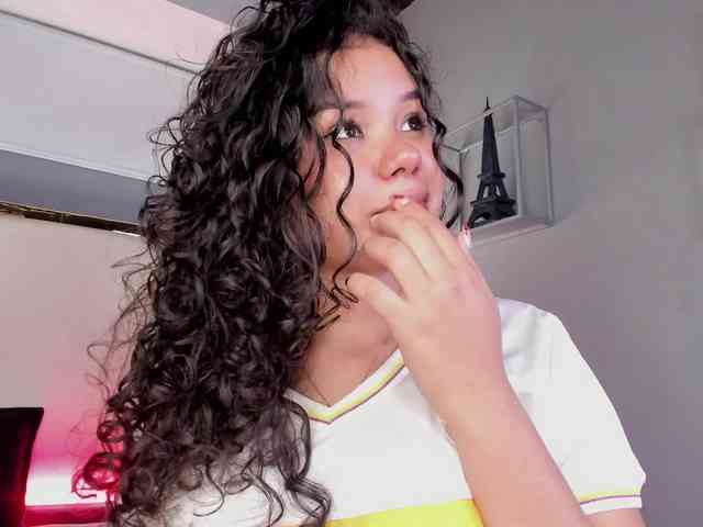 Annie-Pleasure webcam