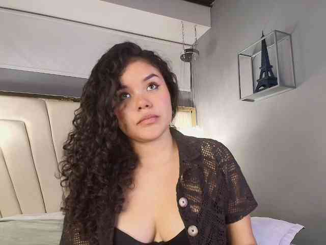Annie-Pleasure webcam