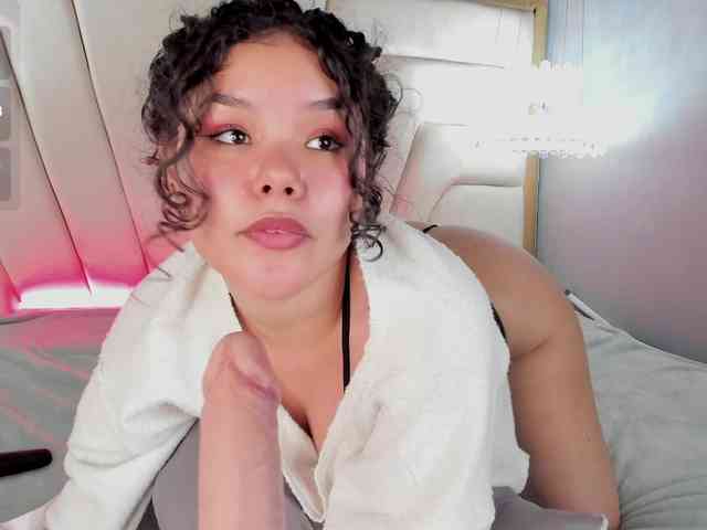 Annie-Pleasure webcam