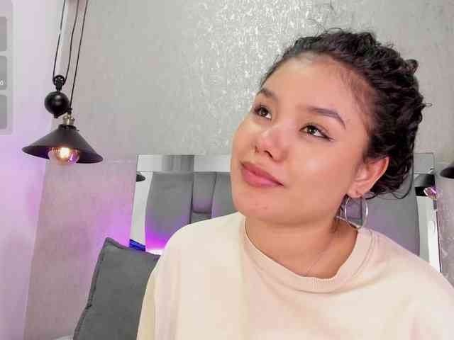 Annie-Pleasure webcam