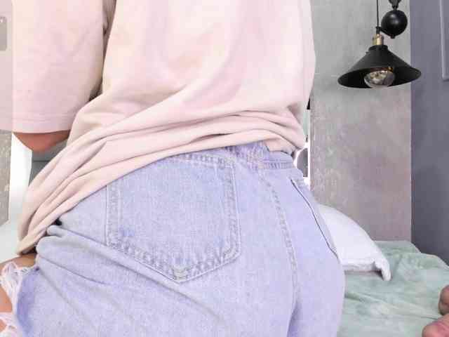 Annie-Pleasure webcam