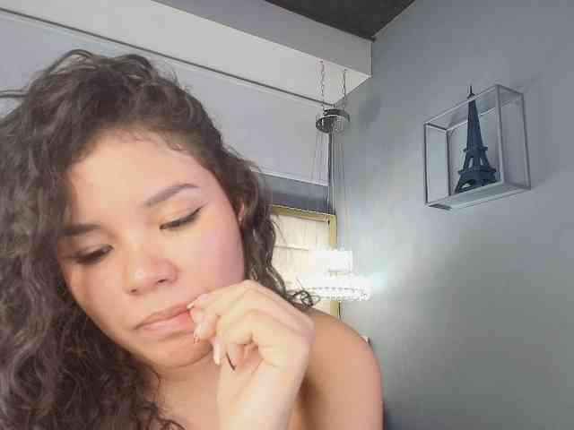 Annie-Pleasure webcam