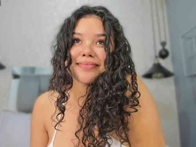 Annie-Pleasure webcam