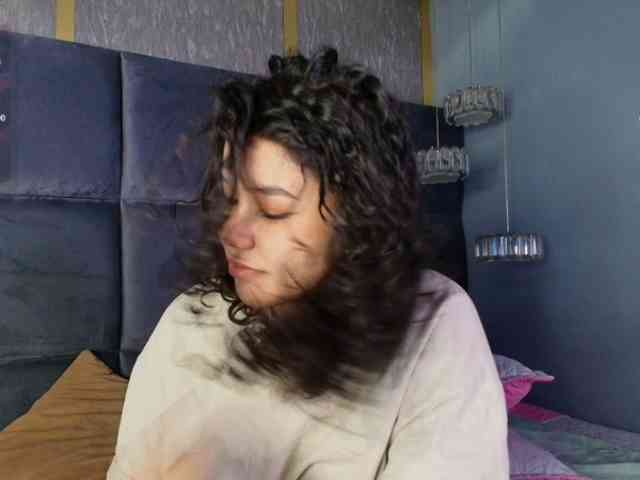 Annie-Pleasure webcam