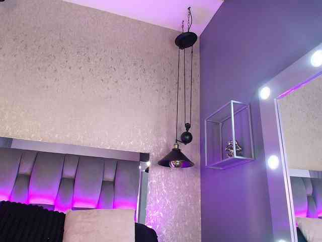 Annie-Pleasure webcam