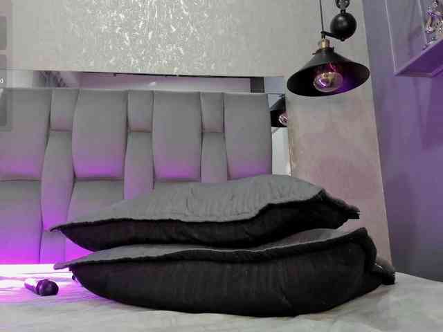 Annie-Pleasure webcam
