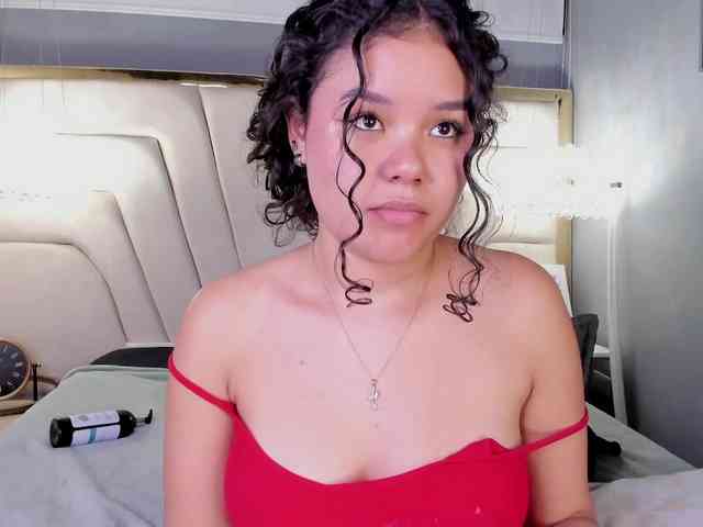 Annie-Pleasure webcam