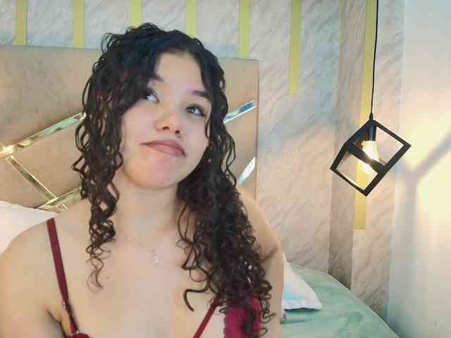 Annie-Pleasure webcam
