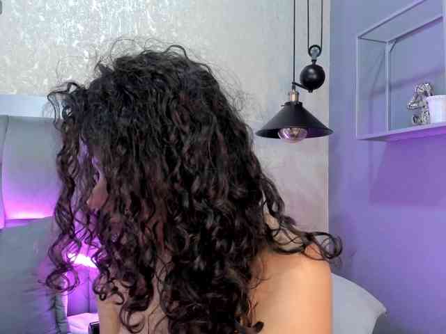Annie-Pleasure webcam