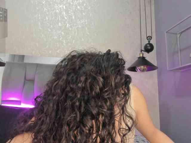 Annie-Pleasure webcam