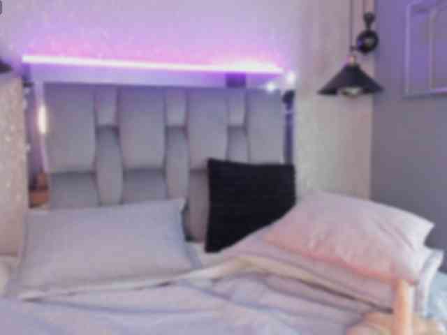 Annie-Pleasure webcam