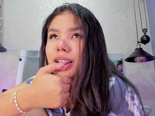 Annie-Pleasure webcam