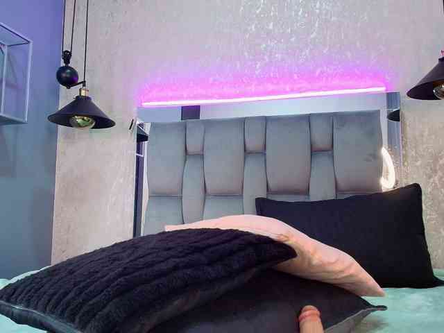 Annie-Pleasure webcam