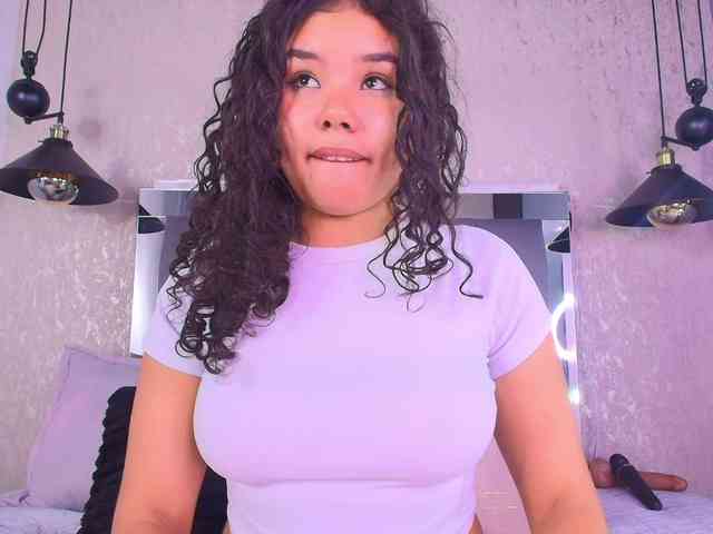 Annie-Pleasure webcam
