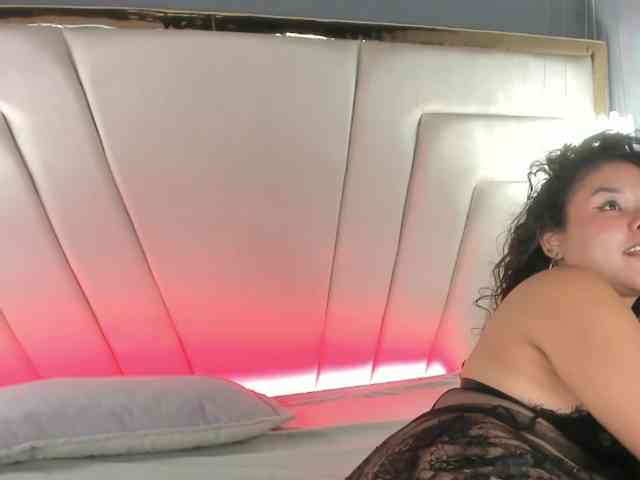 Annie-Pleasure webcam