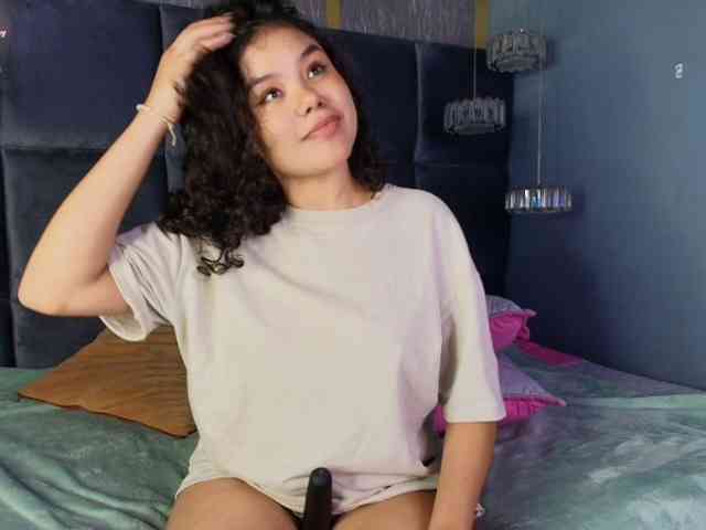 Annie-Pleasure webcam