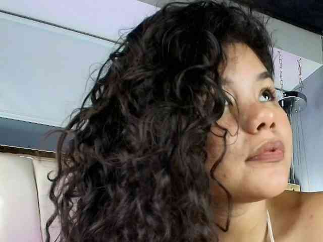 Annie-Pleasure webcam