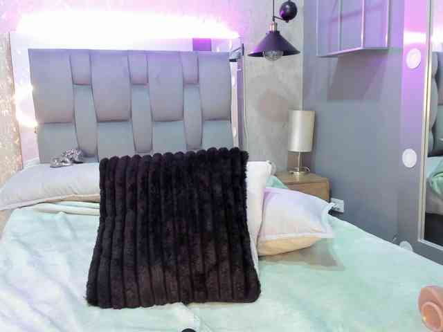 Annie-Pleasure webcam