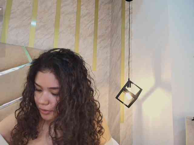Annie-Pleasure webcam