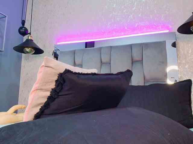 Annie-Pleasure webcam