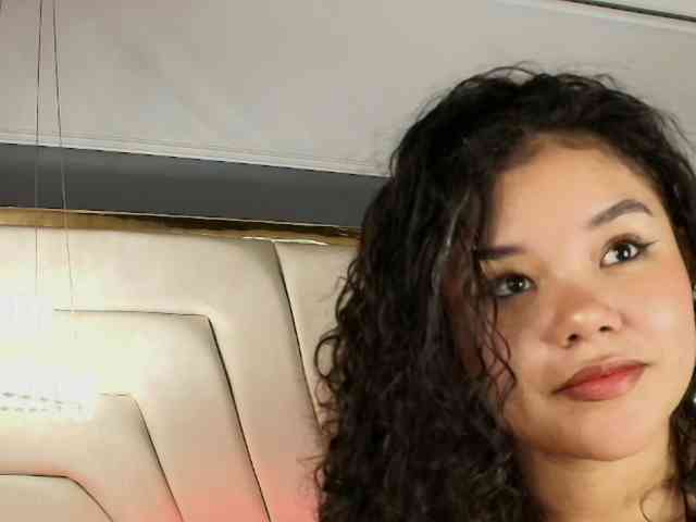 Annie-Pleasure webcam