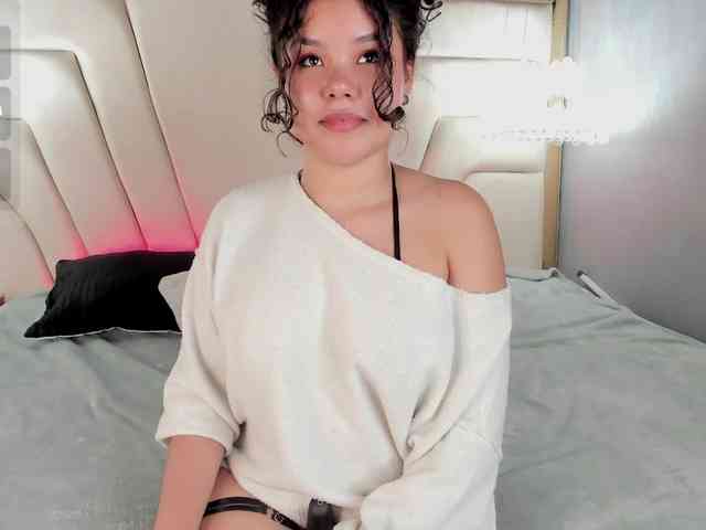 Annie-Pleasure webcam