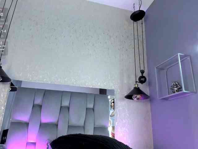 Annie-Pleasure webcam