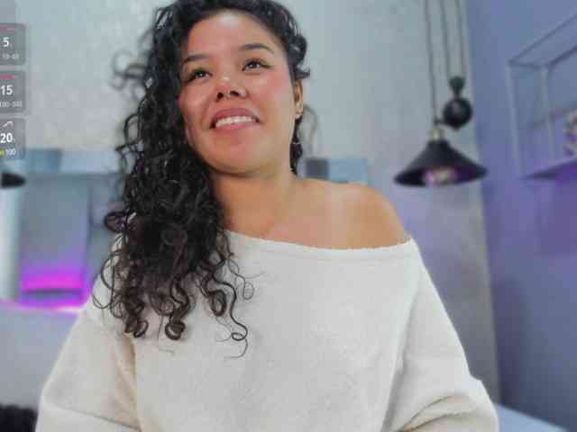 Annie-Pleasure webcam