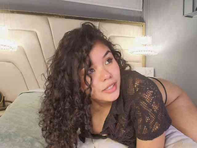 Annie-Pleasure webcam