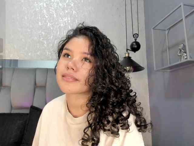 Annie-Pleasure webcam
