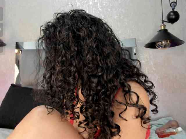 Annie-Pleasure webcam
